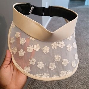 NWOT White Floral Visor Medium